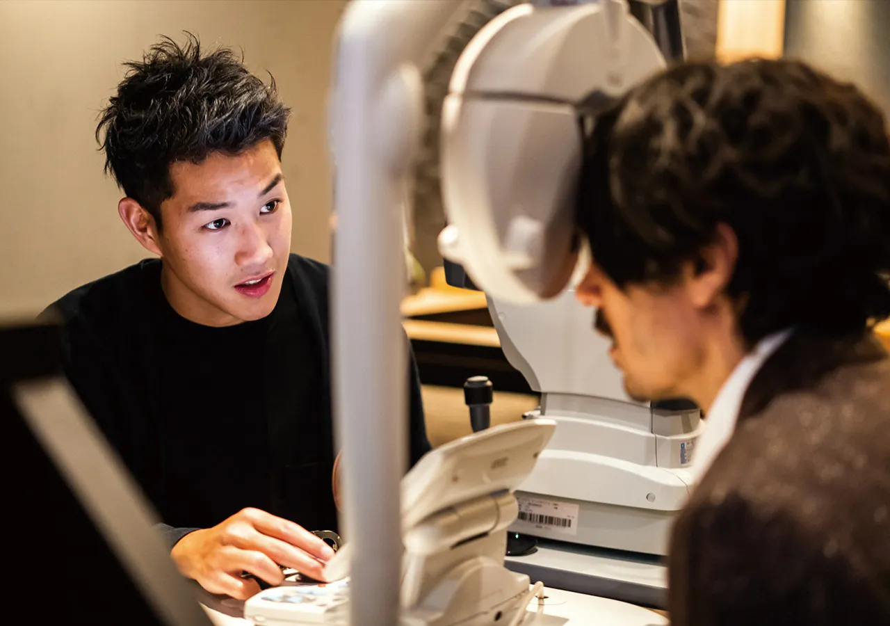 SALOO での視力測定。度付き偏光サングラスの製作に対応
